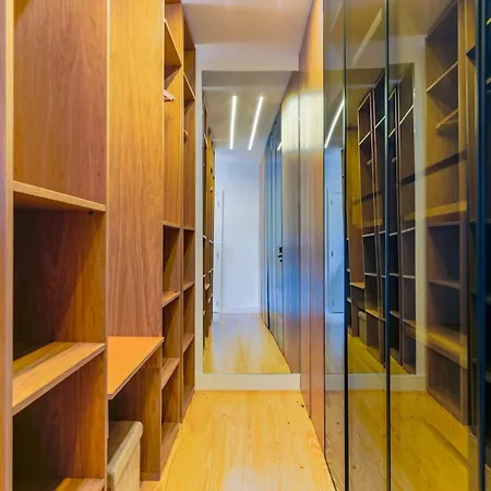 Daire 2br Chic&bright With 120sqm. In Campo De Ourique