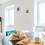 דירה 2br Chic&bright With 120sqm. In Campo De Ourique