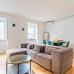 2br Chic&bright With 120sqm. In Campo De Ourique דירה *