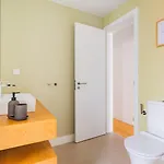 2br Chic&bright With 120sqm. In Campo De Ourique Διαμέρισμα