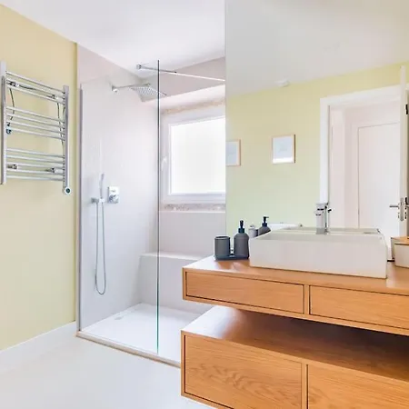 2br Chic&bright With 120sqm. In Campo De Ourique Appartamento