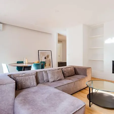 Апартаменты 2br Chic&bright With 120sqm. In Campo De Ourique Лиссабон
