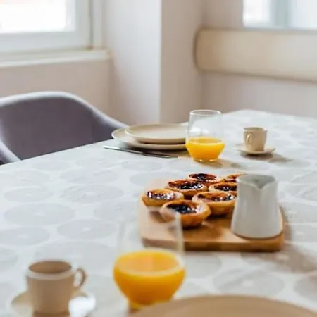 2br Chic&bright With 120sqm. In Campo De Ourique Лиссабон