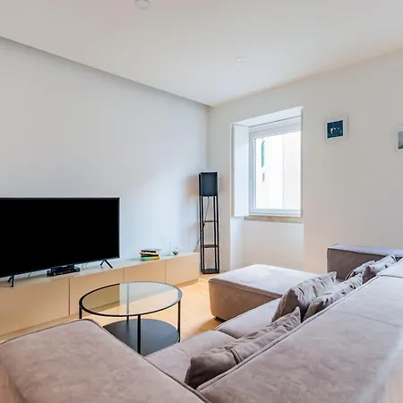 2br Chic&bright With 120sqm. In Campo De Ourique Apartment *