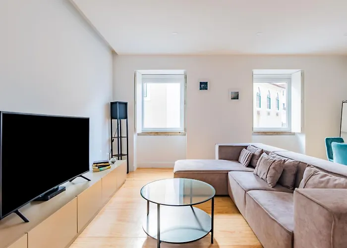 Apartamento 2br Chic&bright With 120sqm. In Campo De Ourique *