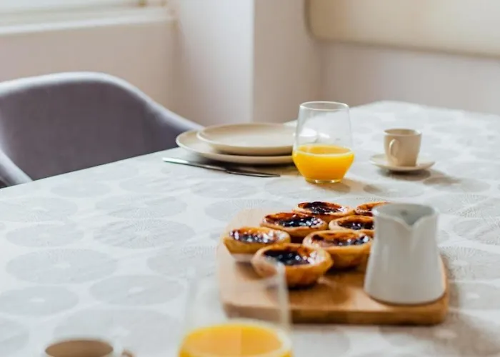Apartamento 2br Chic&bright With 120sqm. In Campo De Ourique *
