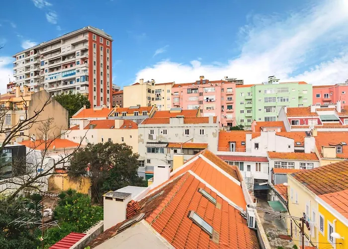 2br Chic&bright With 120sqm. In Campo De Ourique شقة