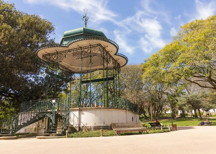 2br Chic&bright With 120sqm. In Campo De Ourique شقة