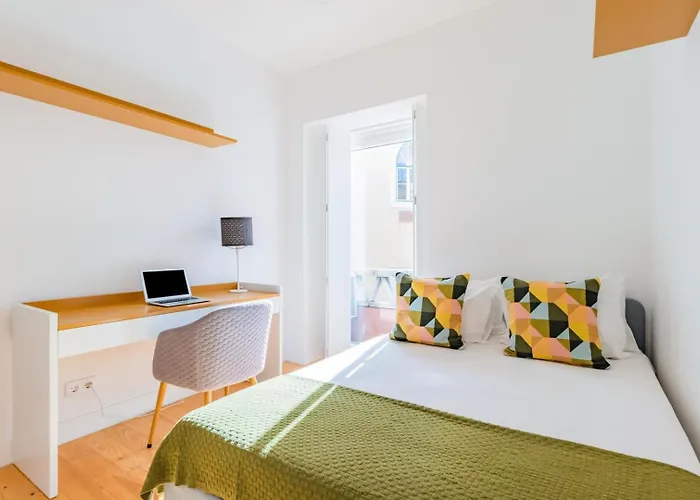 2br Chic&bright With 120sqm. In Campo De Ourique