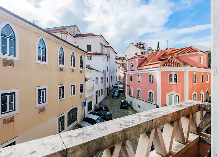 2br Chic&bright With 120sqm. In Campo De Ourique شقة