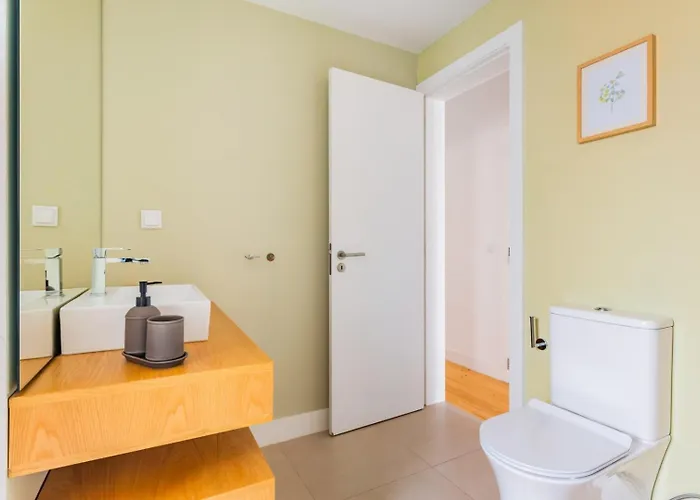 2br Chic&bright With 120sqm. In Campo De Ourique شقة