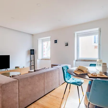 Apartment 2br Chic&bright With 120sqm. In Campo De Ourique Lisbon