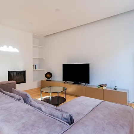 2br Chic&bright With 120sqm. In Campo De Ourique Appartement Lissabon