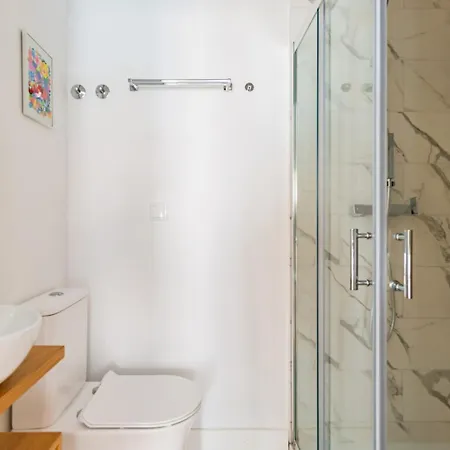 2br Chic&bright With 120sqm. In Campo De Ourique Appartement Lissabon