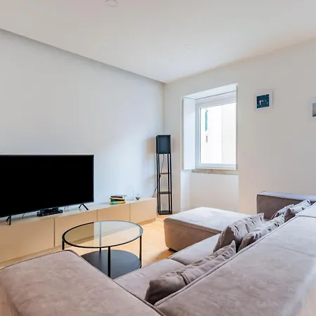Апартаменты 2br Chic&bright With 120sqm. In Campo De Ourique Лиссабон