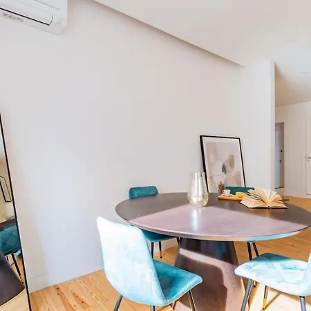 Апартаменты 2br Chic&bright With 120sqm. In Campo De Ourique