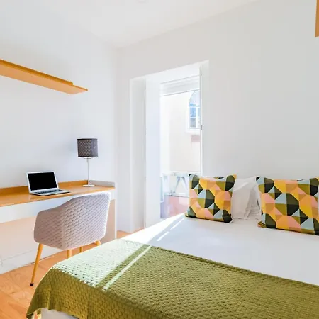 2br Chic&bright With 120sqm. In Campo De Ourique