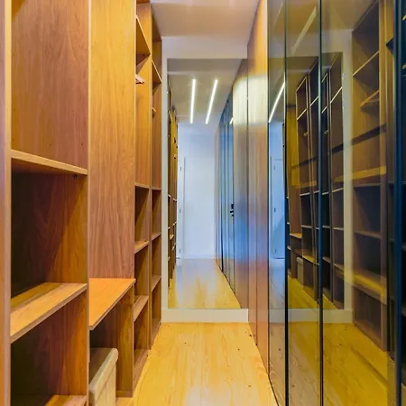 Apartment 2br Chic&bright With 120sqm. In Campo De Ourique