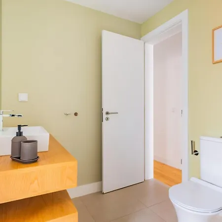 2br Chic&bright With 120sqm. In Campo De Ourique Апартаменты