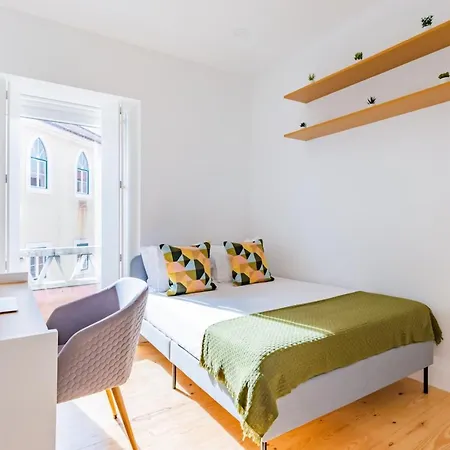 2br Chic&bright With 120sqm. In Campo De Ourique *