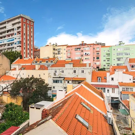 2br Chic&bright With 120sqm. In Campo De Ourique