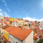 2br Chic&bright With 120sqm. In Campo De Ourique *