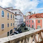 2br Chic&bright With 120sqm. In Campo De Ourique Lägenhet