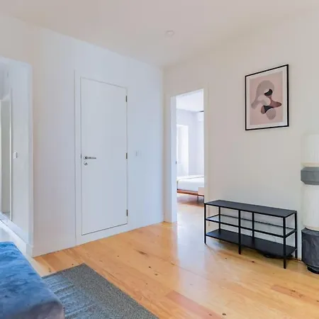 Apartamento 2br Chic&bright With 120sqm. In Campo De Ourique *