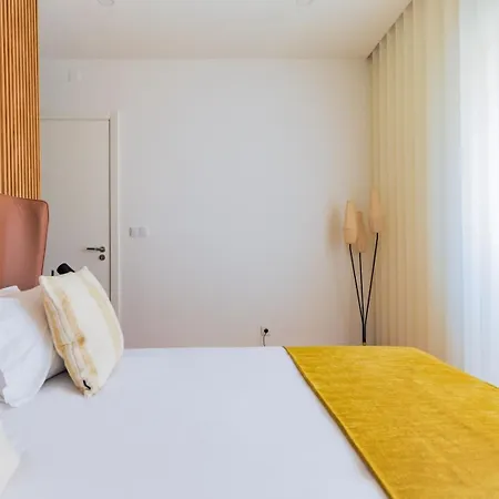 2br Chic&bright With 120sqm. In Campo De Ourique * Лиссабон